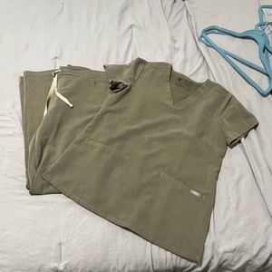 Figs heather olive set